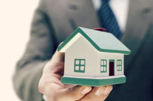 Un agente de bienes raíces: otra incorporación importante para tu negocio